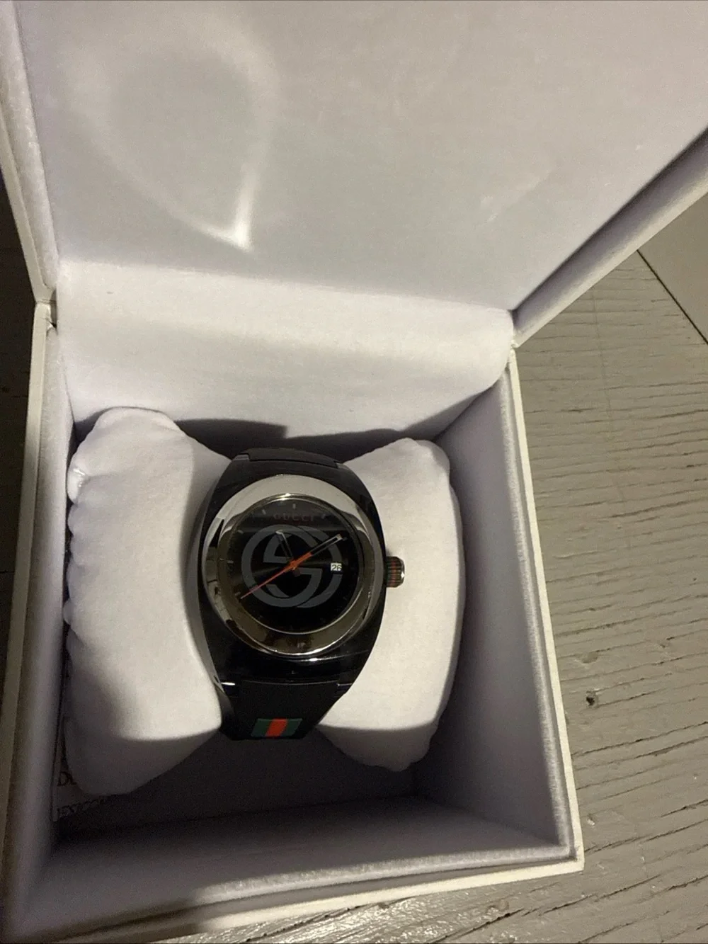 Gucci Black Watch with Red and Green Signature Stripe - Picture 4 of 7